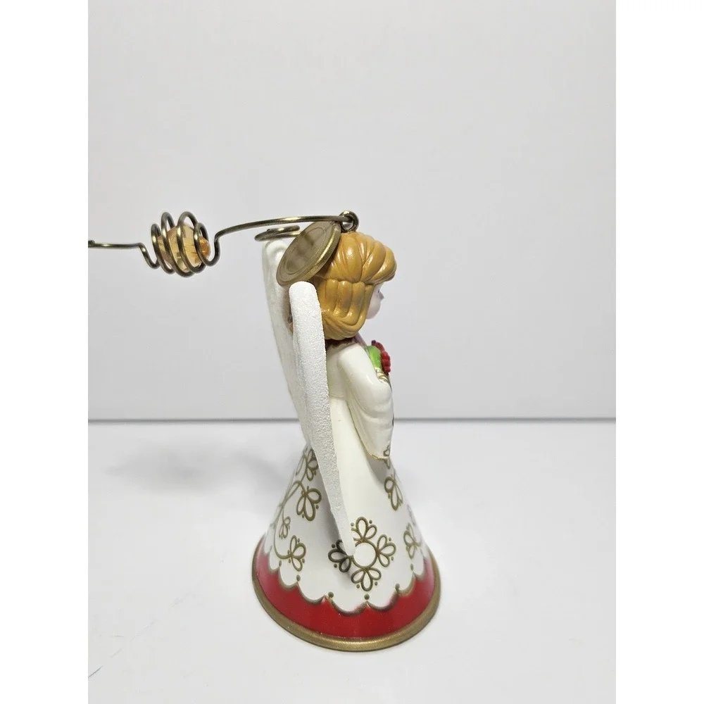 2017 Hallmark Keepsake Ornament Heirloom Angels 2nd In Series Wreath White Gown